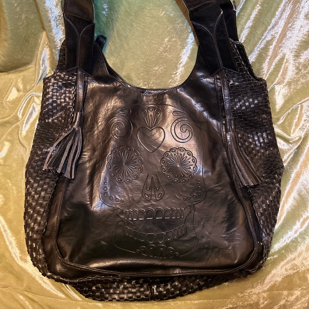 Black skull Loungefly bag